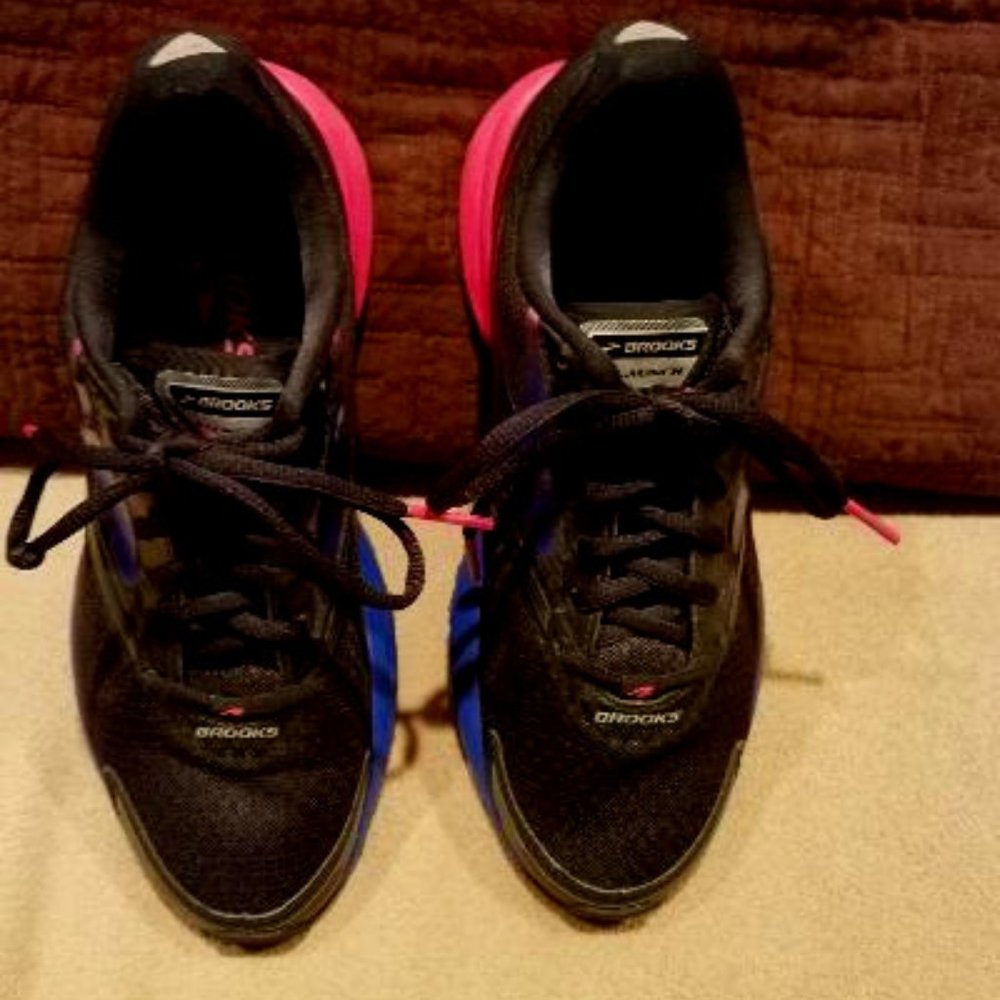 BROOKS RUNNING SHOES 7.5